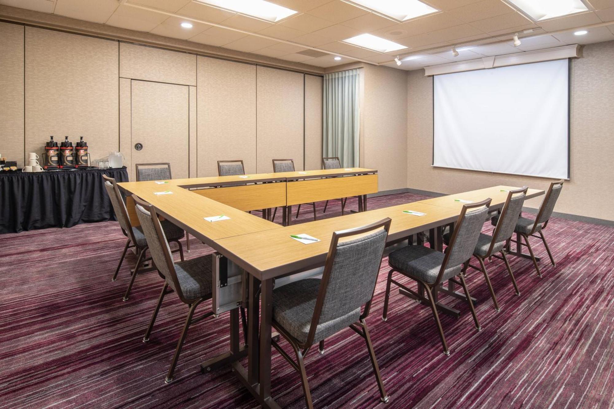 Courtyard By Marriott Portland Airport Hotel Ngoại thất bức ảnh