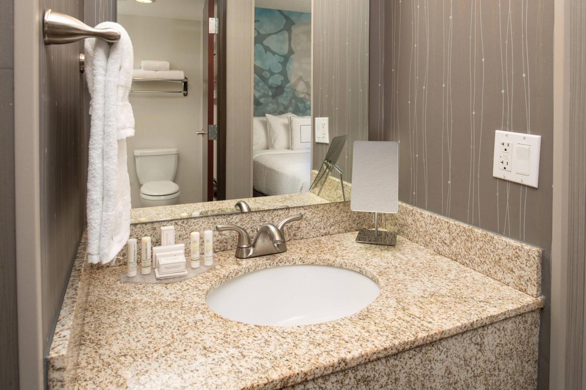 Courtyard By Marriott Portland Airport Hotel Ngoại thất bức ảnh