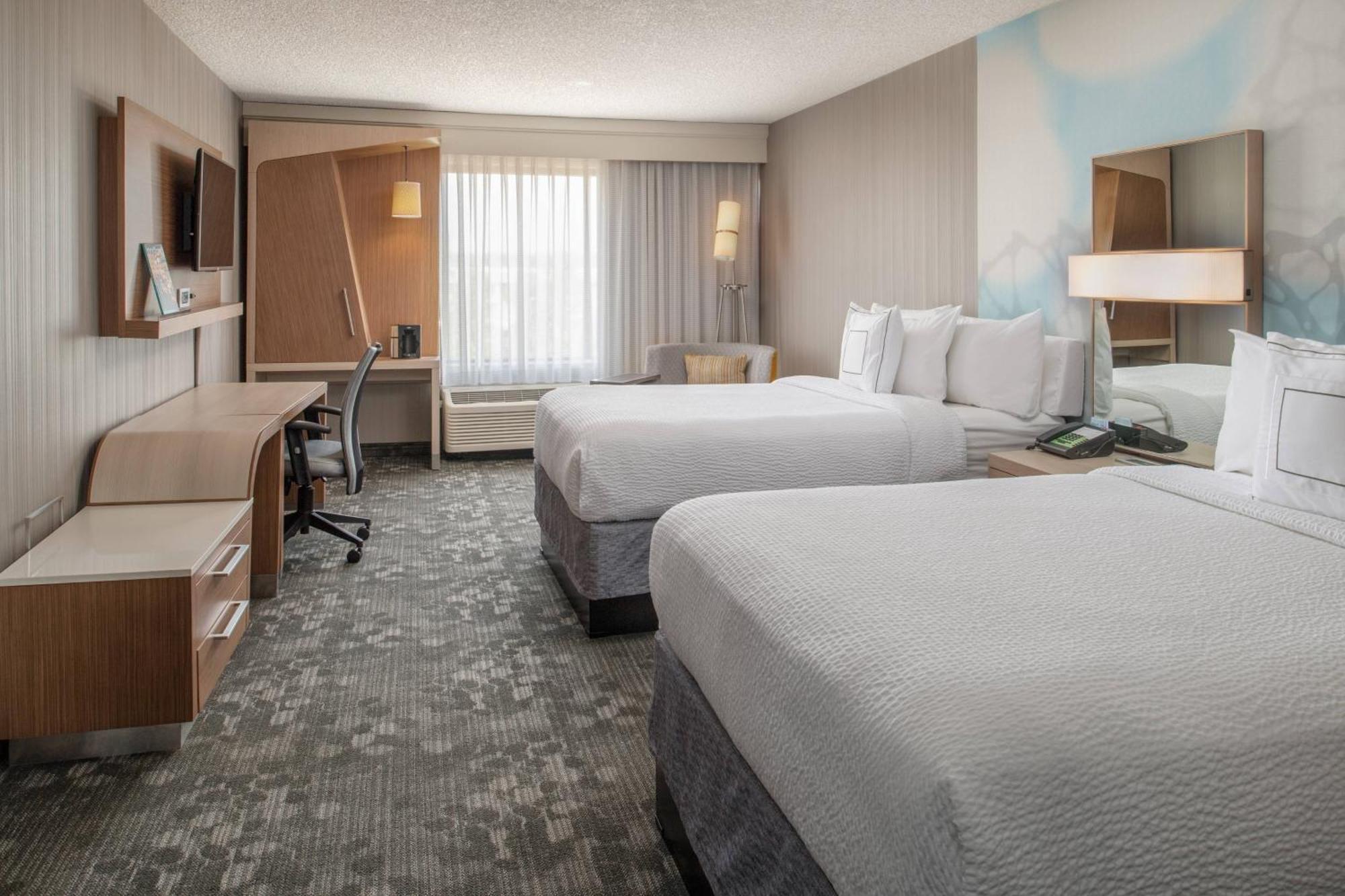 Courtyard By Marriott Portland Airport Hotel Ngoại thất bức ảnh